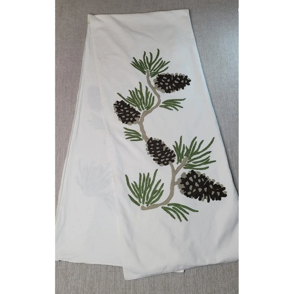 Pottery Barn 2009 Embroidered Pinecone Table Runner Winter Holiday 18x90 RARE